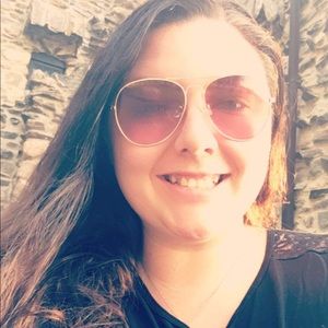 Meet your Posher, Alicia